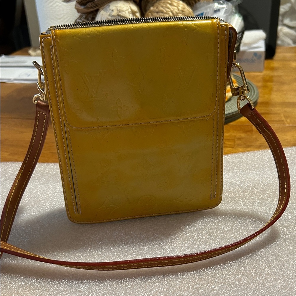 Louis Vuitton Monogram Vernis Motto Pouch Crossbody